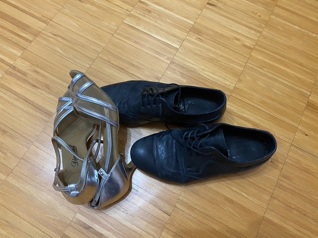 zwei paar Tanzschuhe